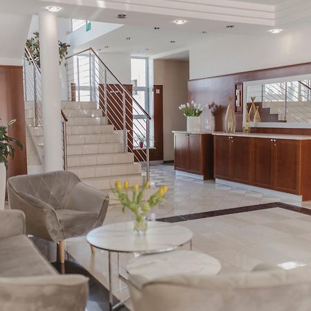 Hotel I Restauracja Borowianka ออสทรุฟ วีแยลคอพพอลสกี ภายนอก รูปภาพ