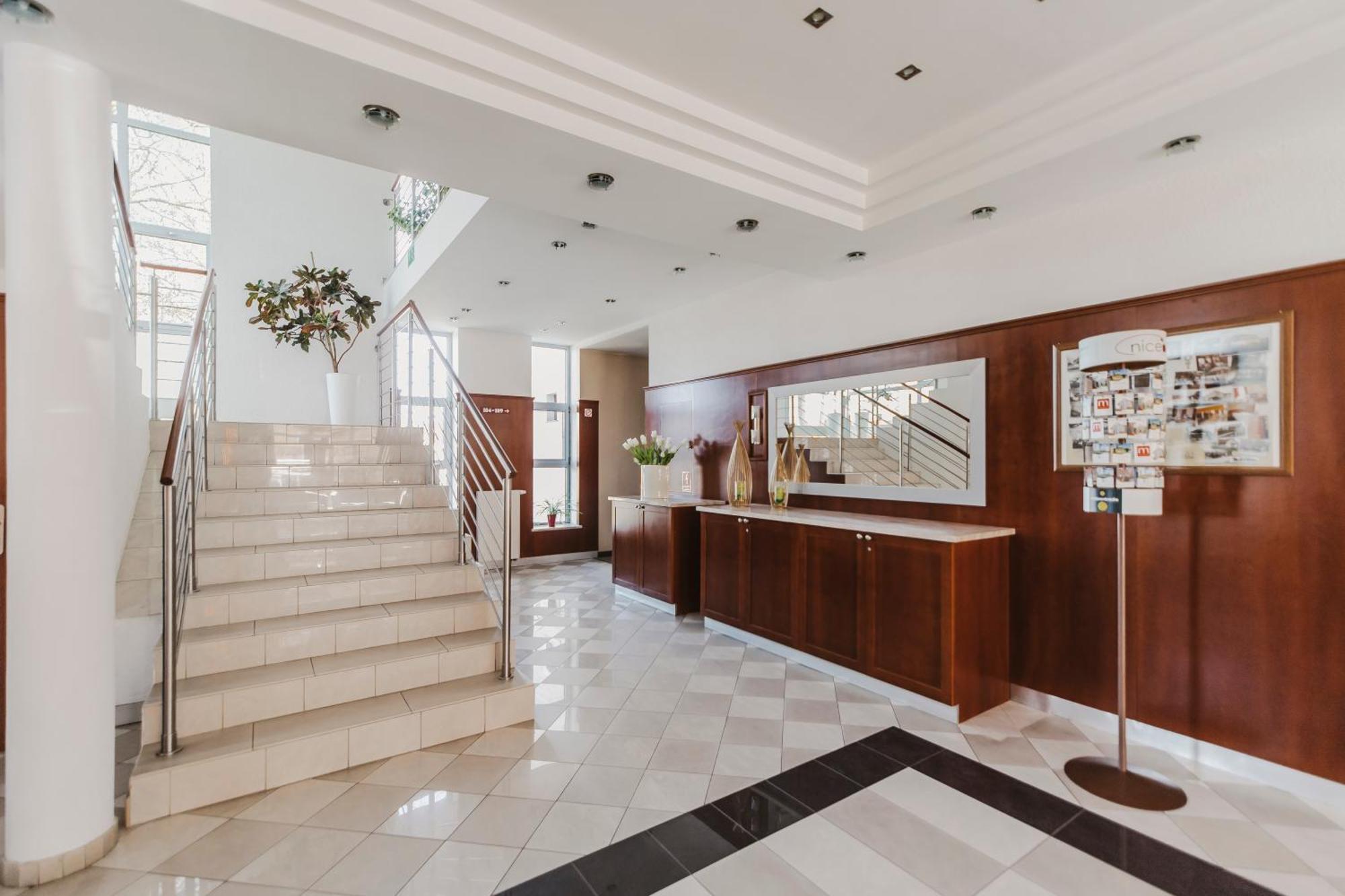 Hotel I Restauracja Borowianka ออสทรุฟ วีแยลคอพพอลสกี ภายนอก รูปภาพ