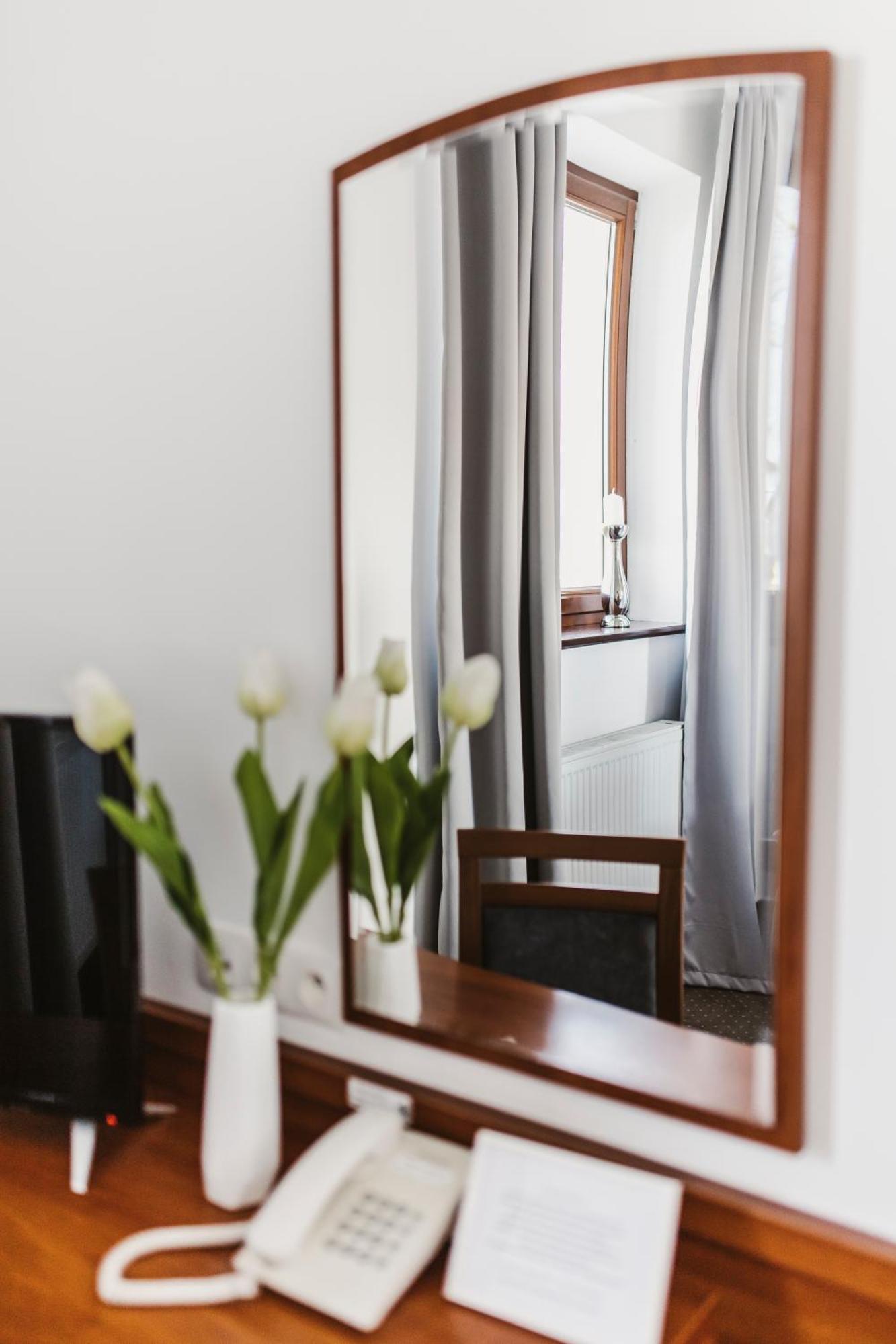 Hotel I Restauracja Borowianka ออสทรุฟ วีแยลคอพพอลสกี ภายนอก รูปภาพ