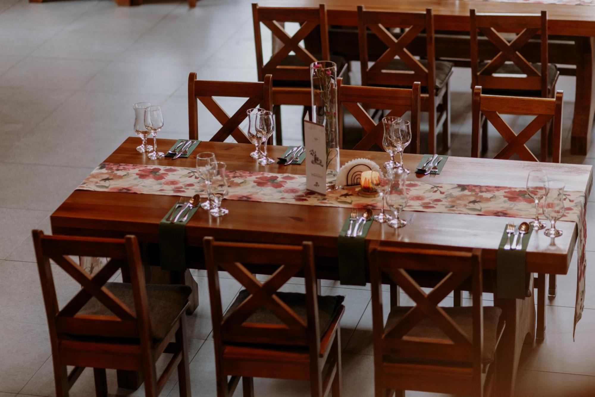 Hotel I Restauracja Borowianka ออสทรุฟ วีแยลคอพพอลสกี ภายนอก รูปภาพ