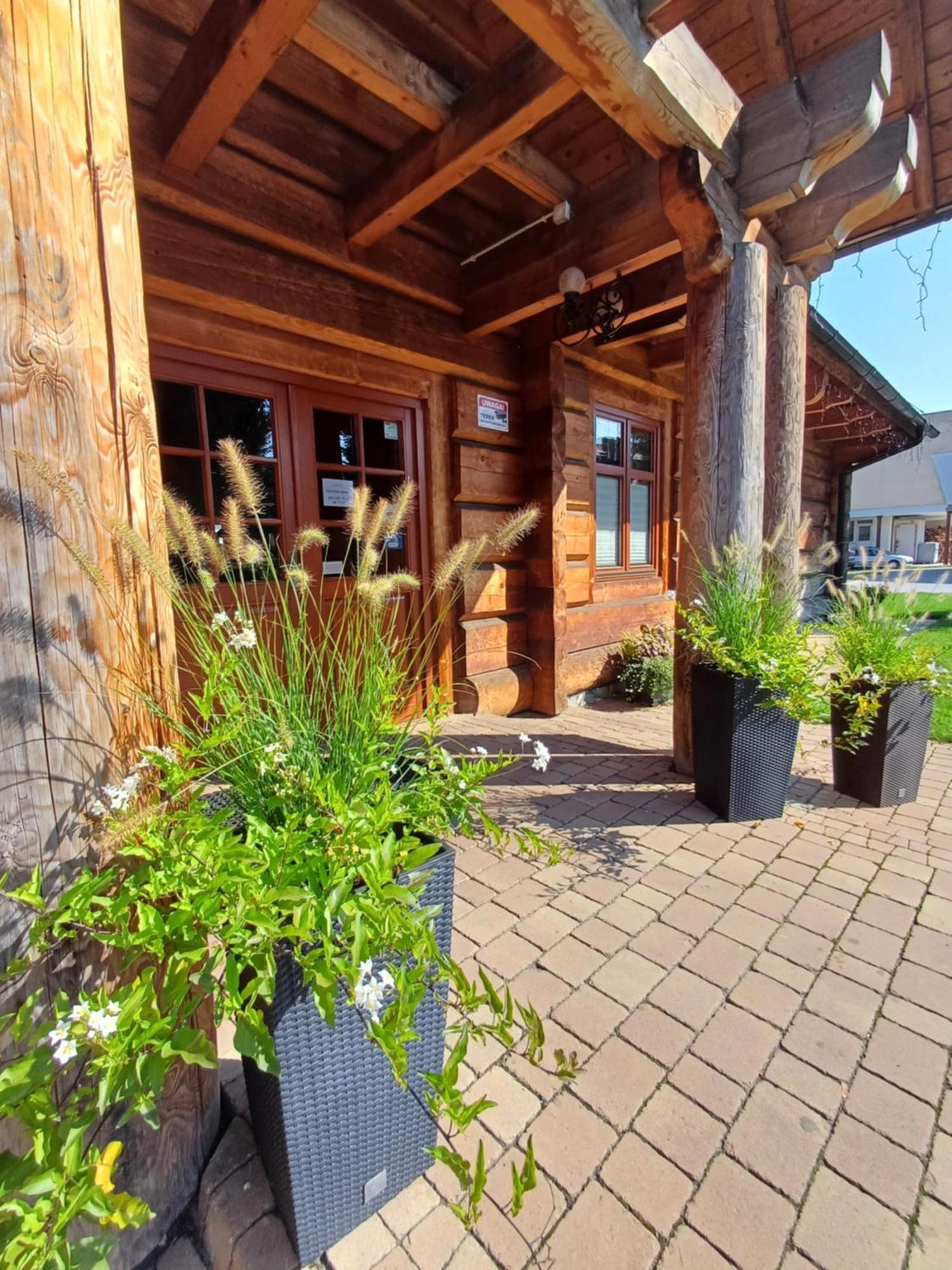 Hotel I Restauracja Borowianka ออสทรุฟ วีแยลคอพพอลสกี ภายนอก รูปภาพ