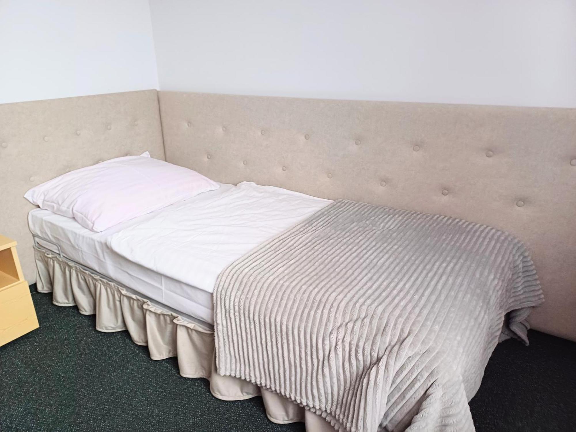 Hotel I Restauracja Borowianka ออสทรุฟ วีแยลคอพพอลสกี ภายนอก รูปภาพ
